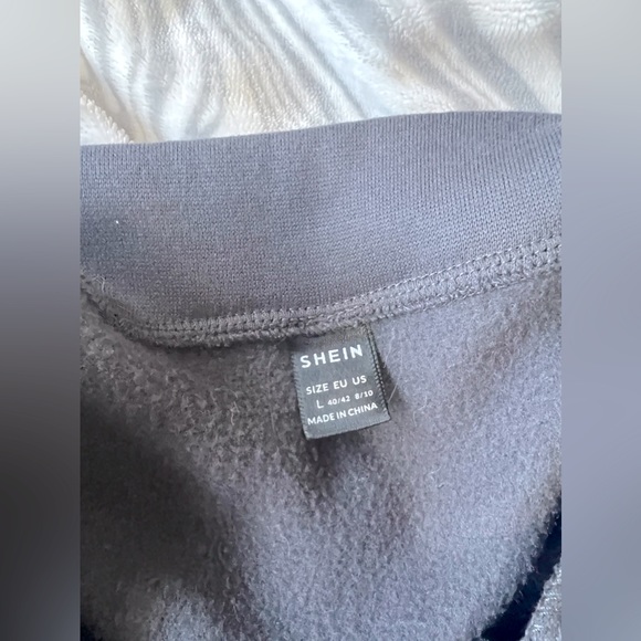 Oversized Sweater with cute logo - Picture 2 of 2